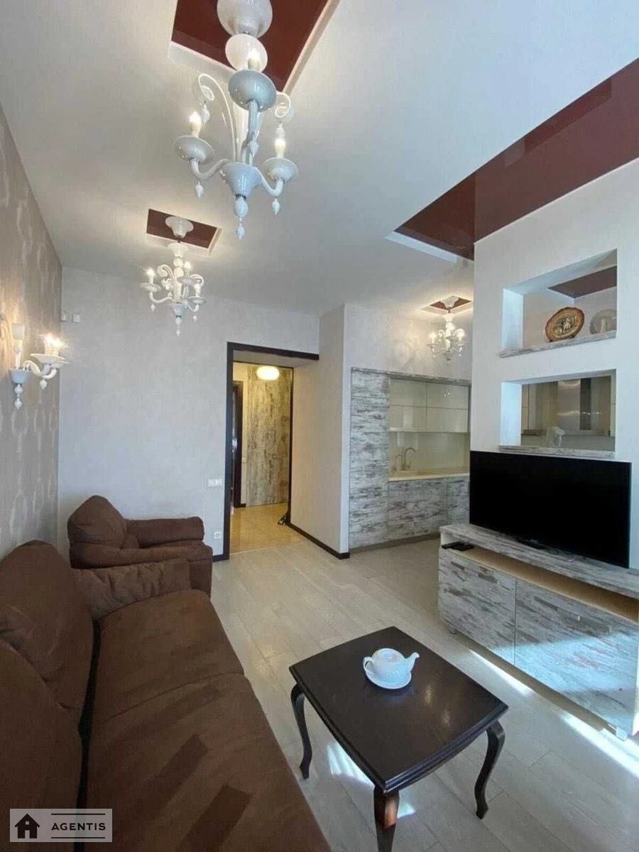 Apartment for rent 3 rooms, 63 m², 4th fl./10 floors. 18, Serzha Lyfarya vul. Oleksandra Saburova, Kyiv. 