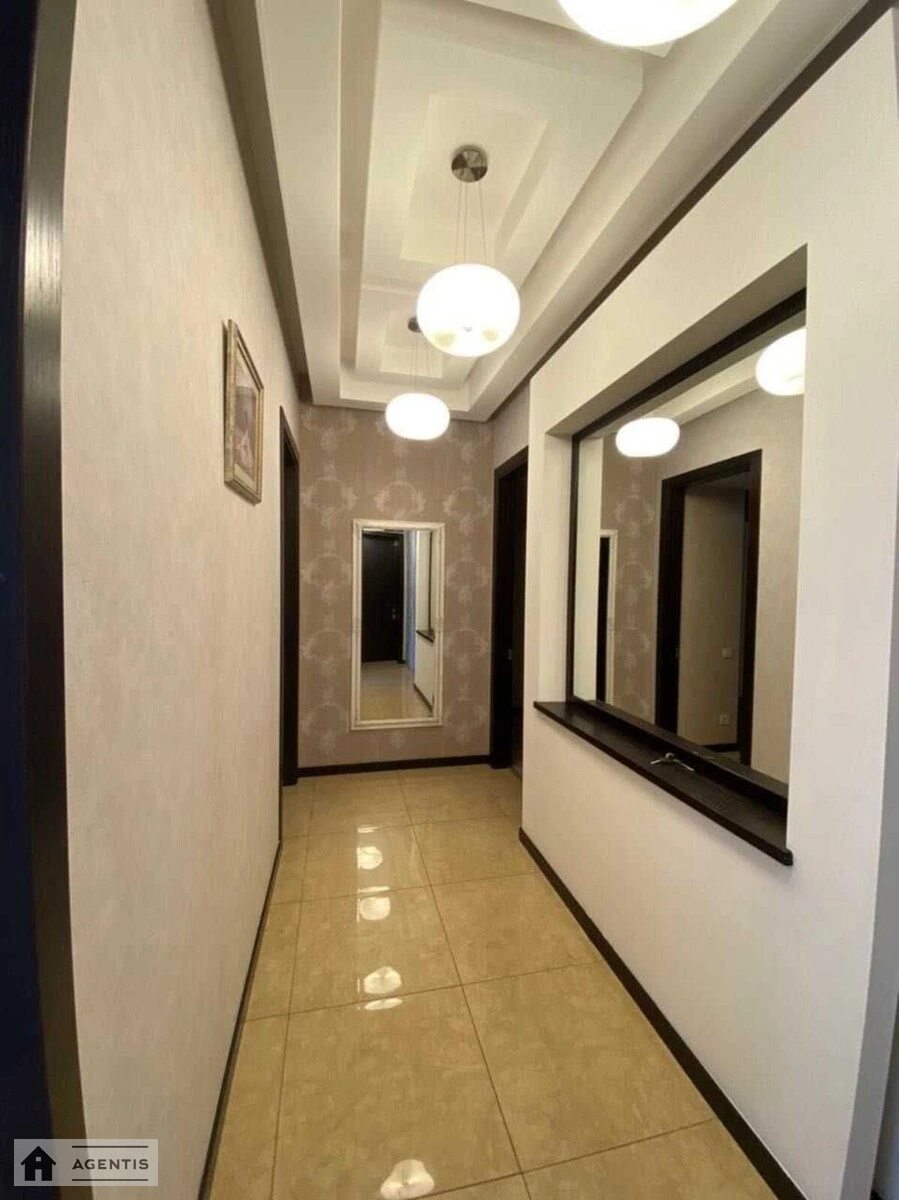 Apartment for rent 3 rooms, 63 m², 4th fl./10 floors. 18, Serzha Lyfarya vul. Oleksandra Saburova, Kyiv. 