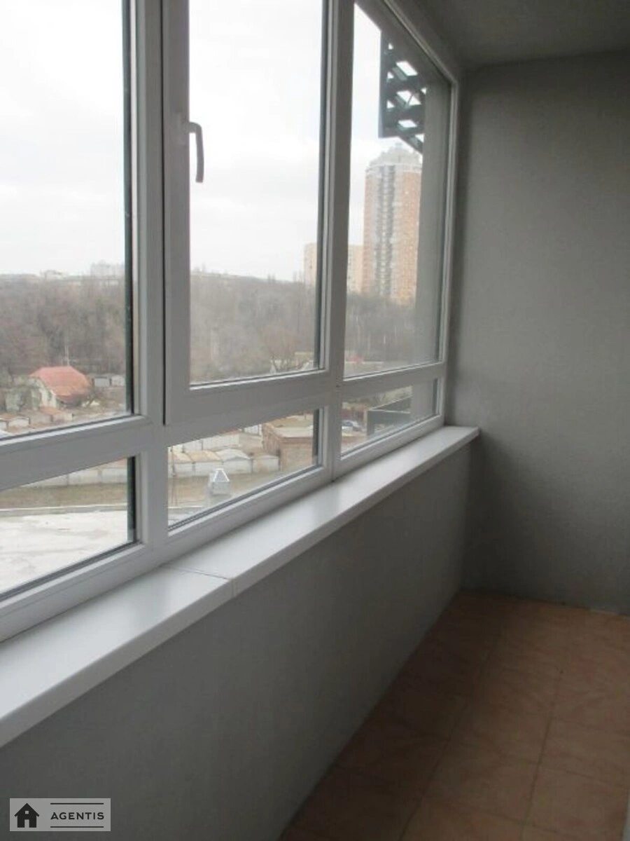 Apartment for rent 1 room, 46 m², 7th fl./25 floors. Nyzhnyokluchova, Kyiv. 