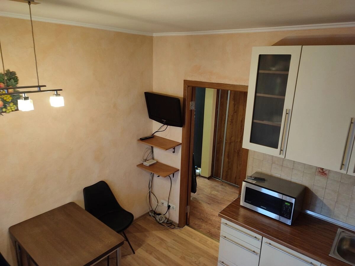 Здам квартиру 1 кімната, 43 m², 9 пов./19 поверхів. 1, Драгоманова 1, Київ. 