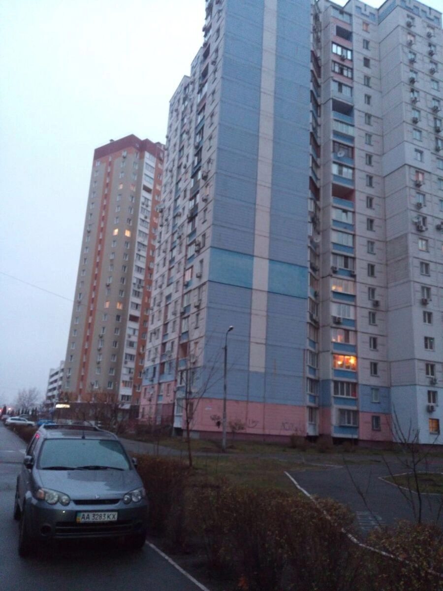 Apartment for rent 1 room, 43 m², 9th fl./19 floors. 1, Dragomanova 1, Kyiv. 