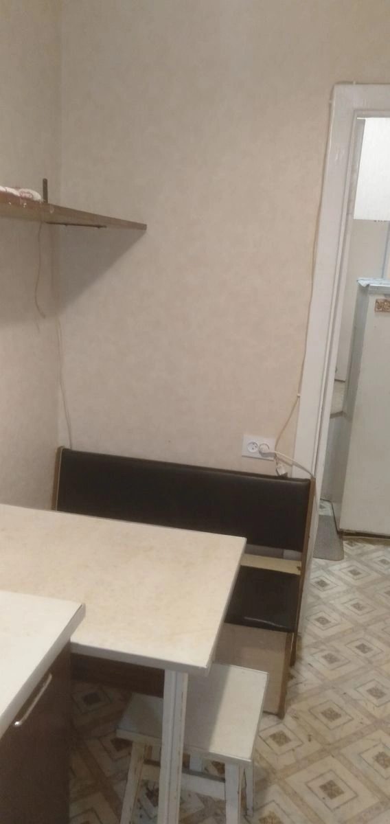 Здам квартиру 1 кімната, 34 m², 2 пов./5 поверхів. 5, Волинська 5, Київ. 