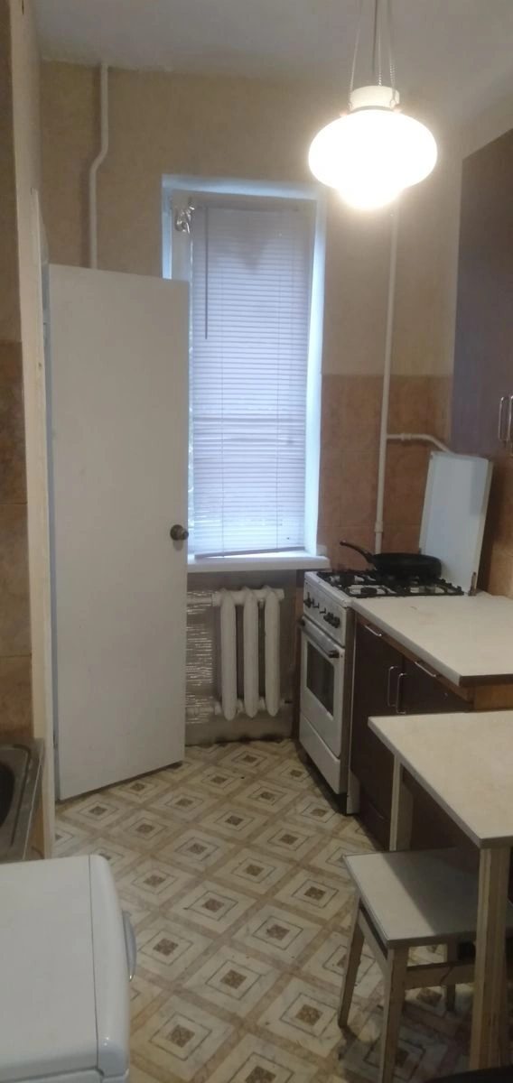 Здам квартиру 1 кімната, 34 m², 2 пов./5 поверхів. 5, Волинська 5, Київ. 