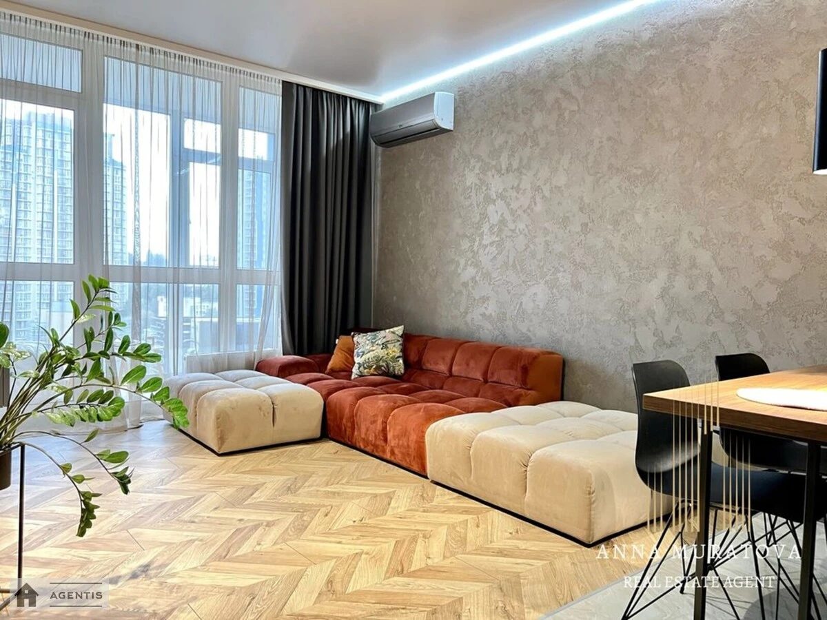 Сдам квартиру 2 комнаты, 60 m², 16 эт./24 этажа. Предславинская, Киев. 