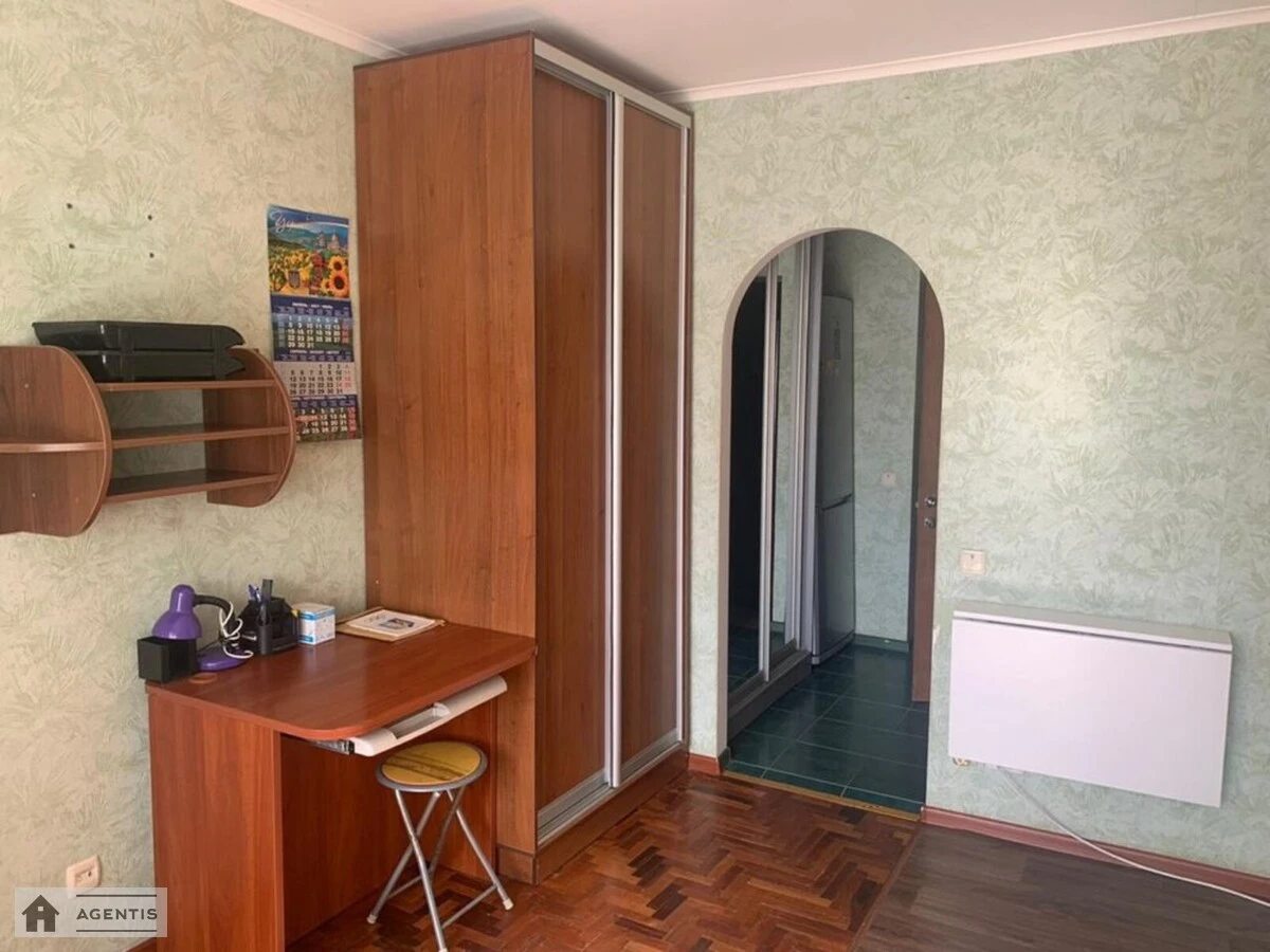 Apartment for rent 1 room, 25 m², 2nd fl./5 floors. Maksyma Kryvonosa prov., Kyiv. 