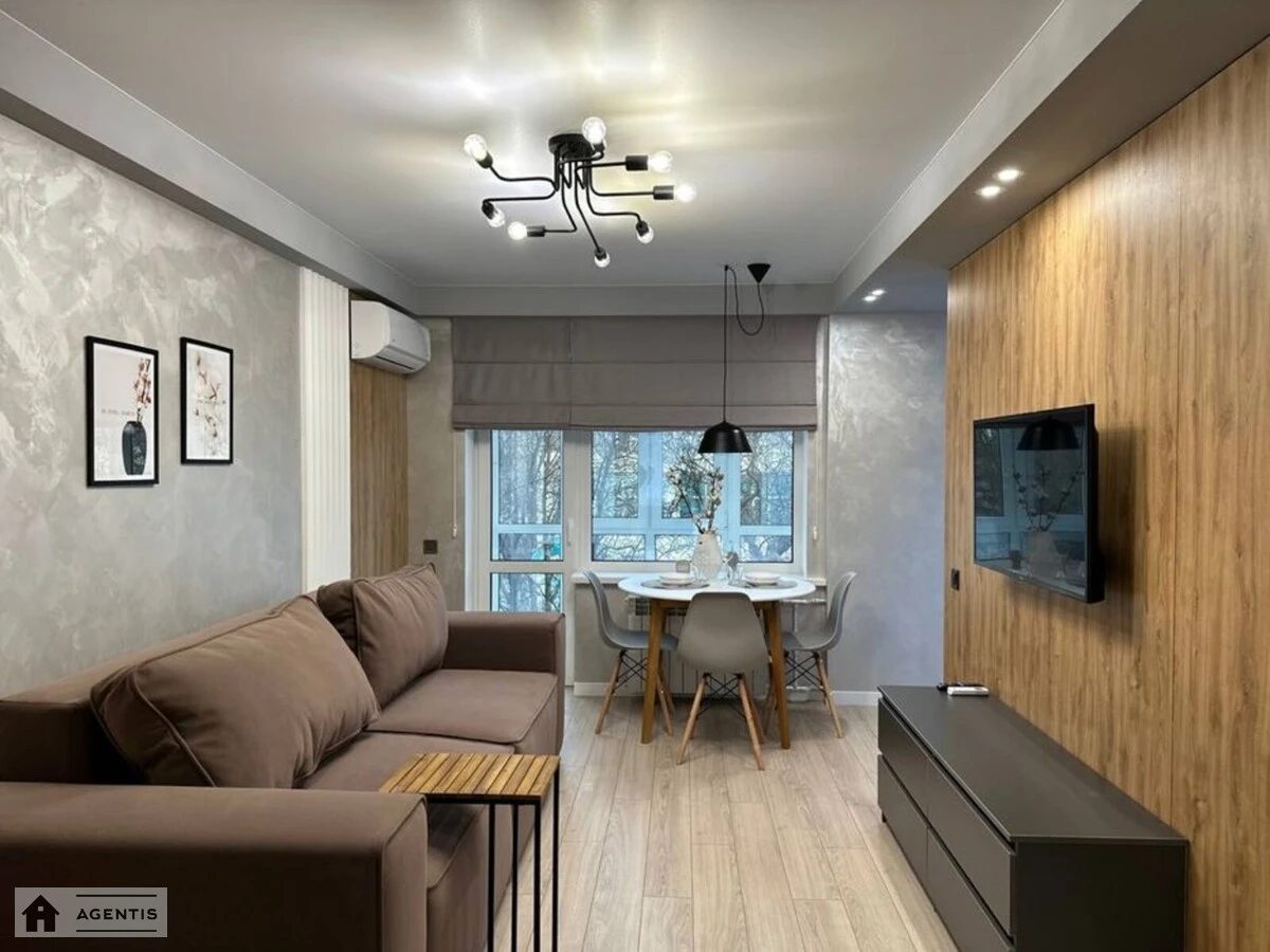 Здам квартиру 2 кімнати, 46 m², 3 пов./5 поверхів. Соломянська вул., Київ. 