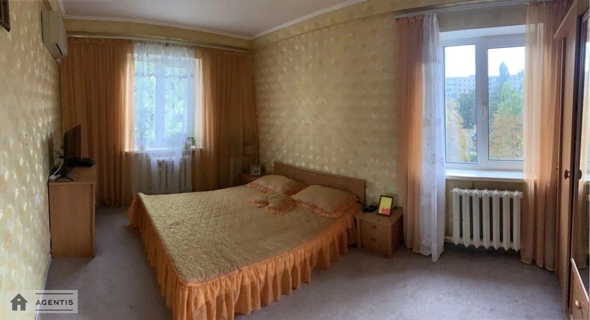 Apartment for rent 2 rooms, 45 m², 5th fl./5 floors. Svyatoshynskyy rayon, Kyiv. 