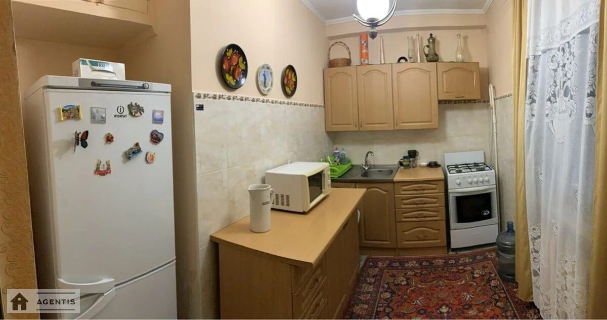 Apartment for rent 2 rooms, 45 m², 5th fl./5 floors. Svyatoshynskyy rayon, Kyiv. 