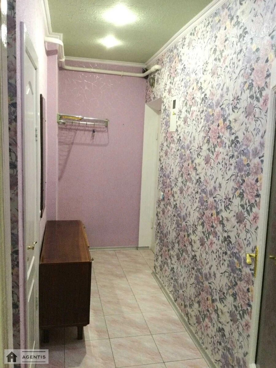 Здам квартиру 2 кімнати, 45 m², 2 пов./5 поверхів. 8, Миколи Міхновського бульв. (Дружби Народів), Київ. 