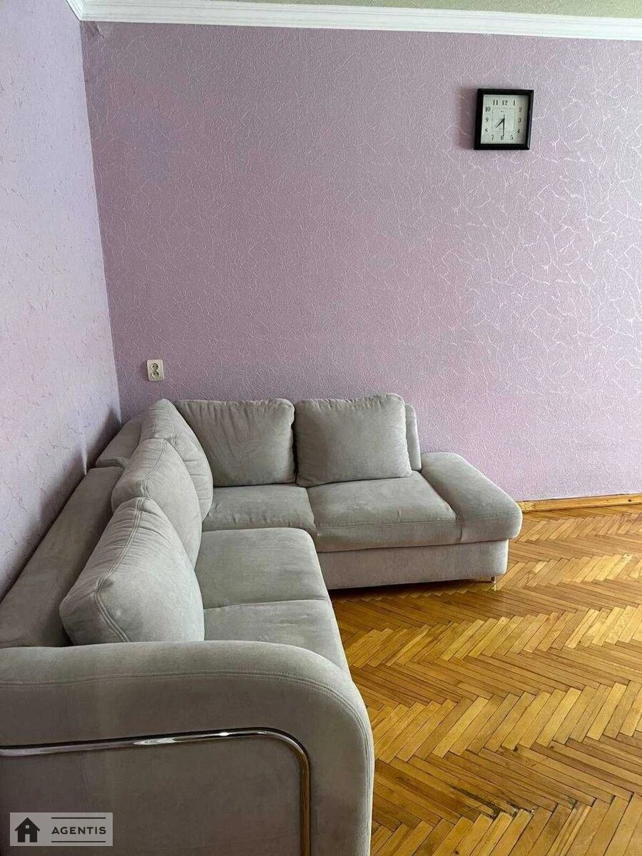 Apartment for rent 2 rooms, 45 m², 2nd fl./5 floors. 8, Mykoly Mikhnovskoho bulv. Druzhby Narodiv, Kyiv. 