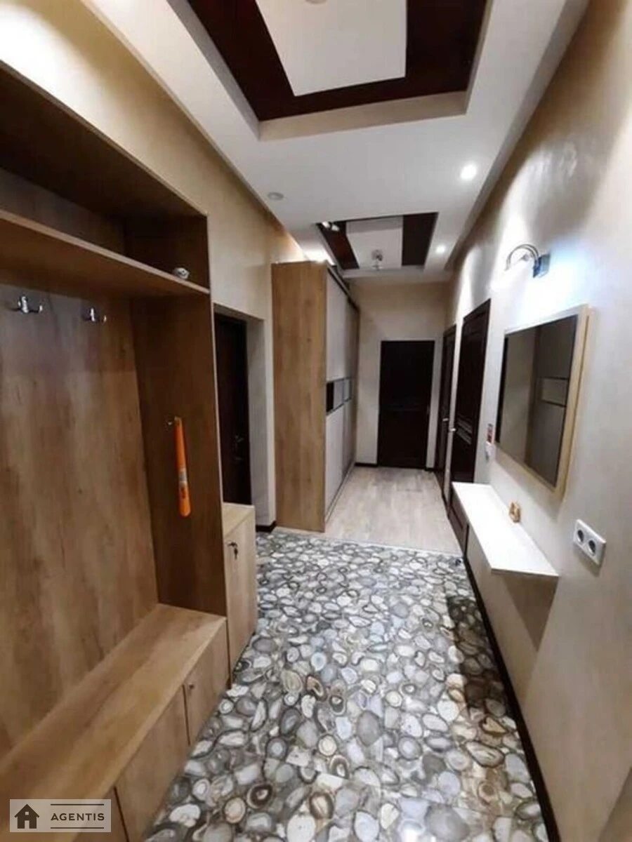 Сдам квартиру 2 комнаты, 55 m², 4 эт./9 этажей. 37, Бакинская 37, Киев. 