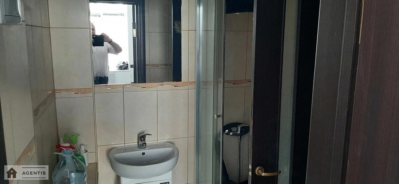 Здам квартиру 2 кімнати, 47 m², 3 пов./5 поверхів. 3, Лютеранська 3, Київ. 