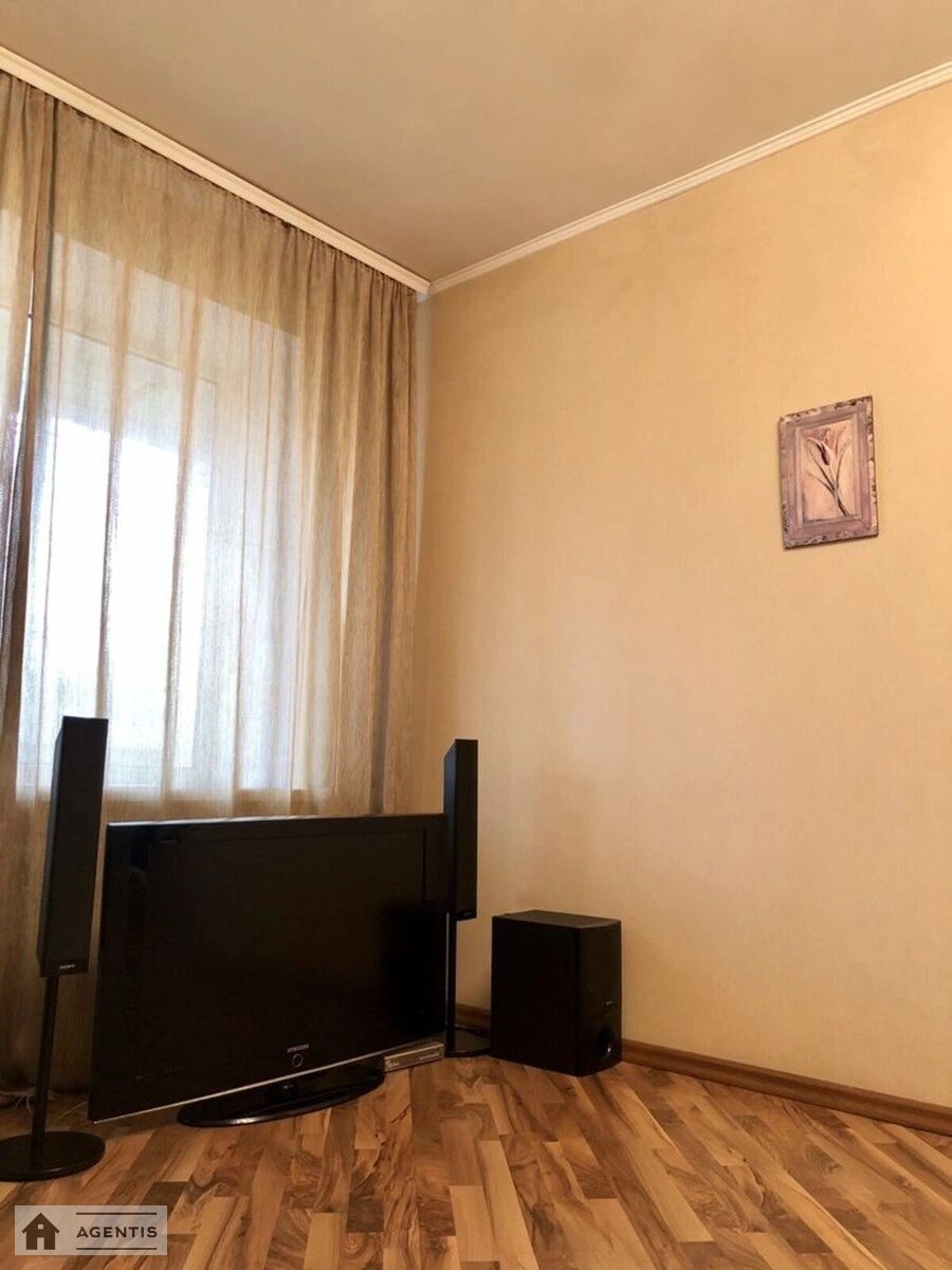 Apartment for rent 2 rooms, 45 m², 5th fl./5 floors. Solomyanskyy rayon, Kyiv. 