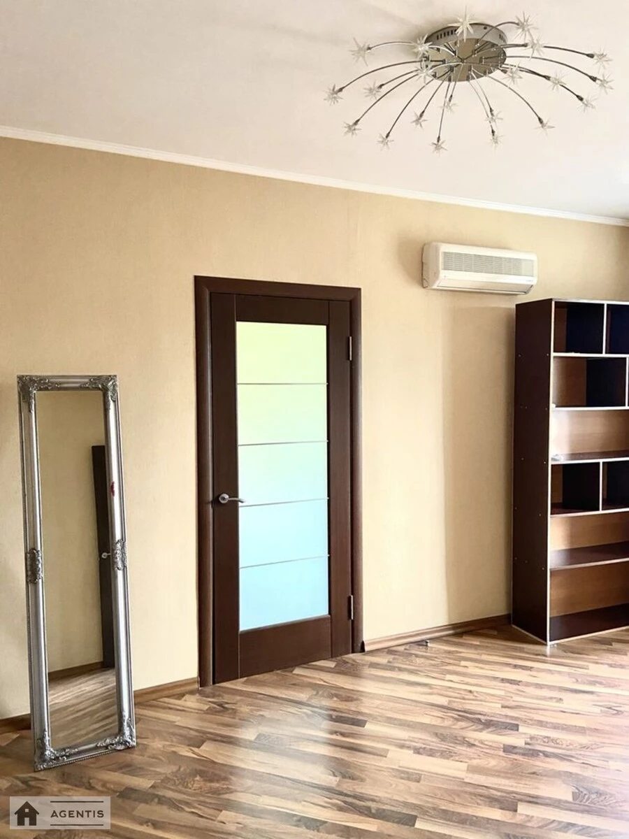 Apartment for rent 2 rooms, 45 m², 5th fl./5 floors. Solomyanskyy rayon, Kyiv. 