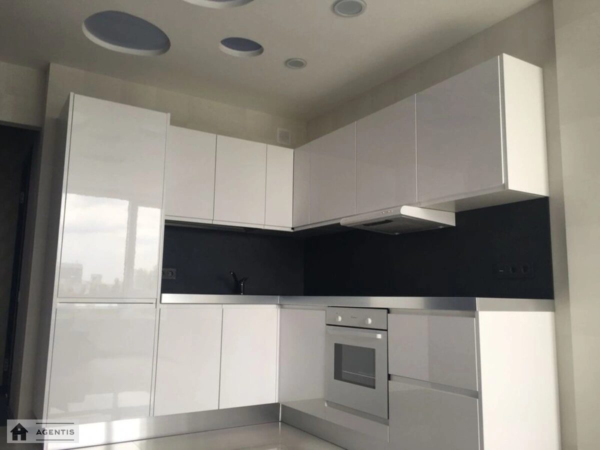 Сдам квартиру 1 комната, 52 m², 2 эт./19 этажей. 7, Джона Маккейна вул. (Івана Кудрі), Киев. 