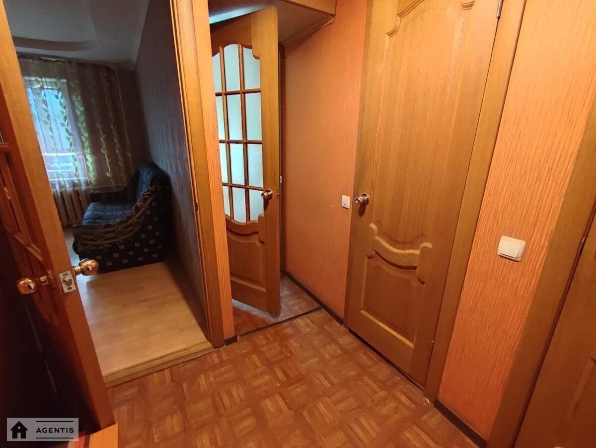 Apartment for rent 1 room, 38 m², 5th fl./9 floors. Chuguyivskiy, Kyiv. 