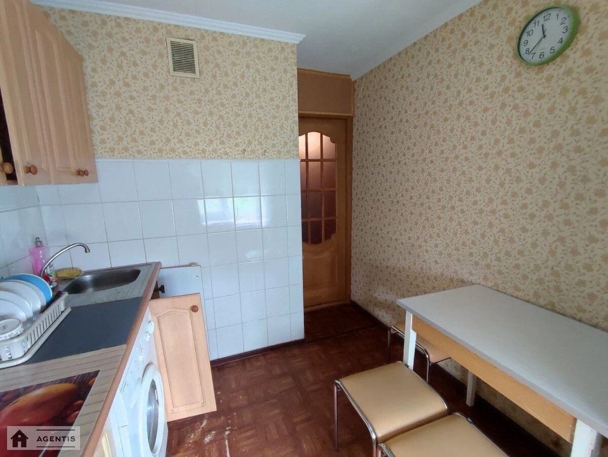 Apartment for rent 1 room, 38 m², 5th fl./9 floors. Chuguyivskiy, Kyiv. 