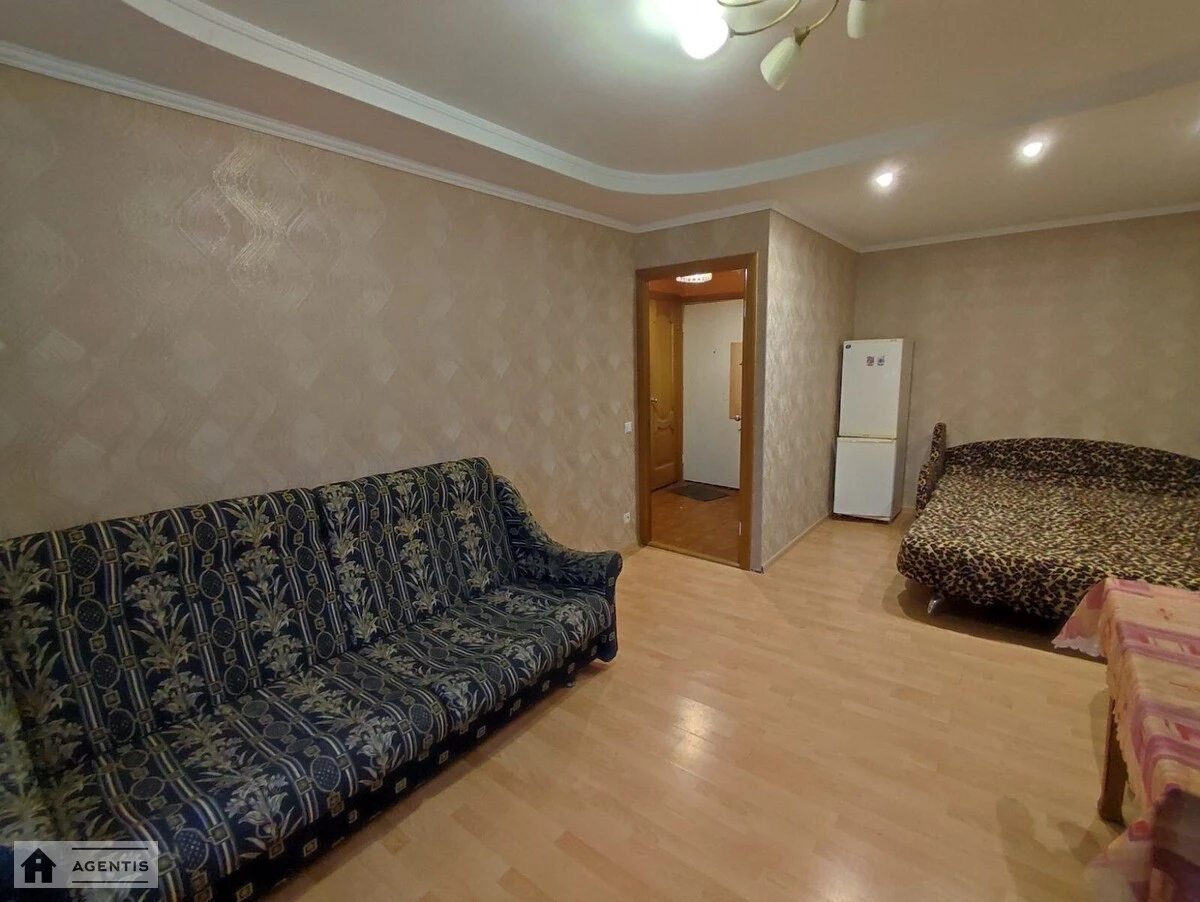 Apartment for rent 1 room, 38 m², 5th fl./9 floors. Chuguyivskiy, Kyiv. 