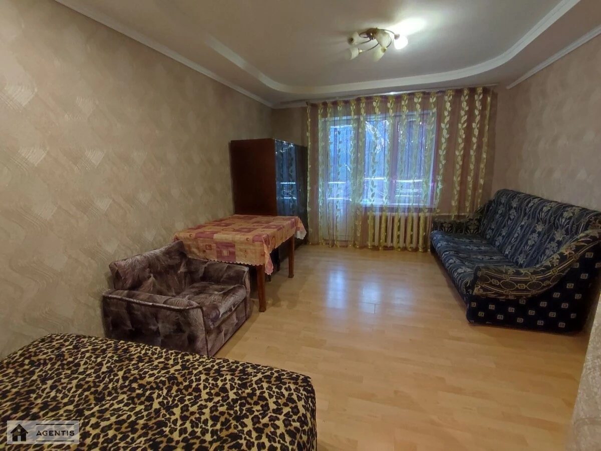 Apartment for rent 1 room, 38 m², 5th fl./9 floors. Chuguyivskiy, Kyiv. 