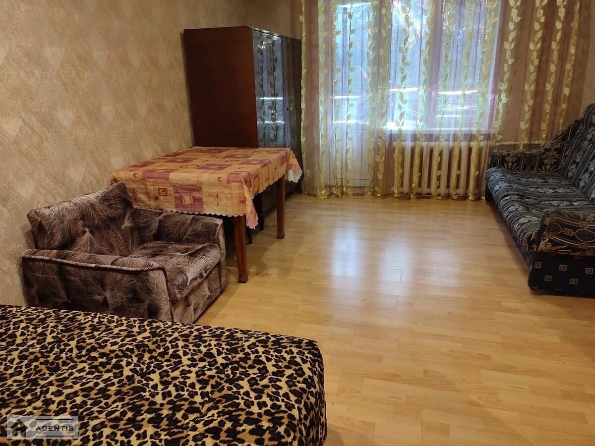 Сдам квартиру 1 комната, 38 m², 5 эт./9 этажей. Чугуевский, Киев. 