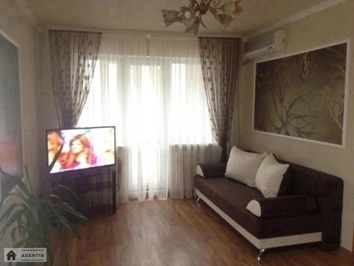 Apartment for rent 2 rooms, 53 m², 3rd fl./9 floors. 118, Velyka Vaselkivska 118, Kyiv. 