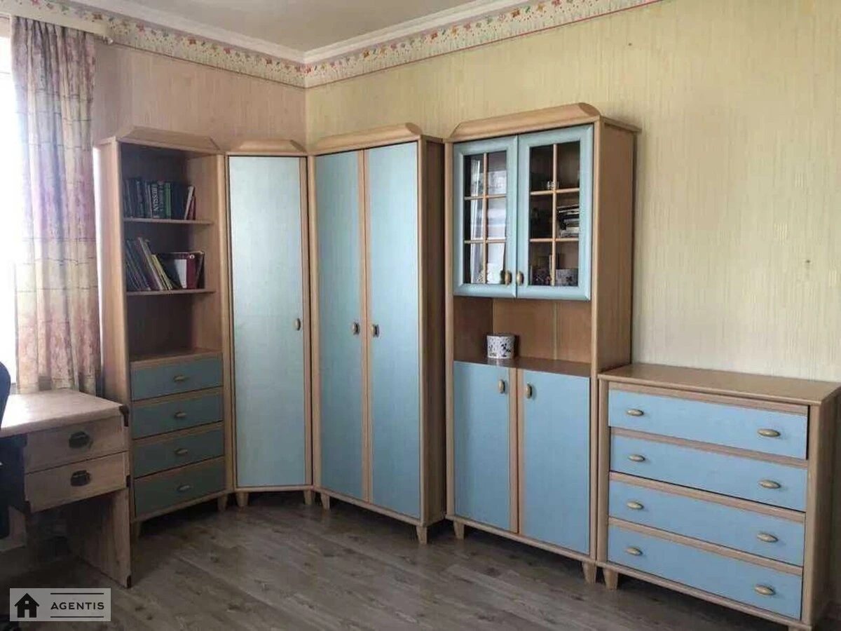 Здам квартиру 3 кімнати, 95 m², 8 пов./16 поверхів. 15, Краківська 15, Київ. 