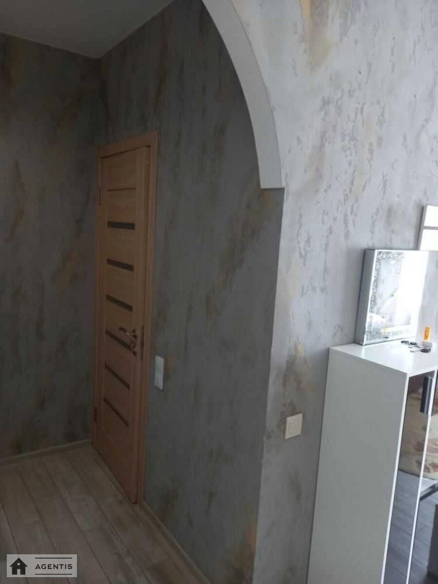 Здам квартиру 2 кімнати, 47 m², 3 пов./9 поверхів. 8, Олександра Махова вул. (Жолудєва), Київ. 