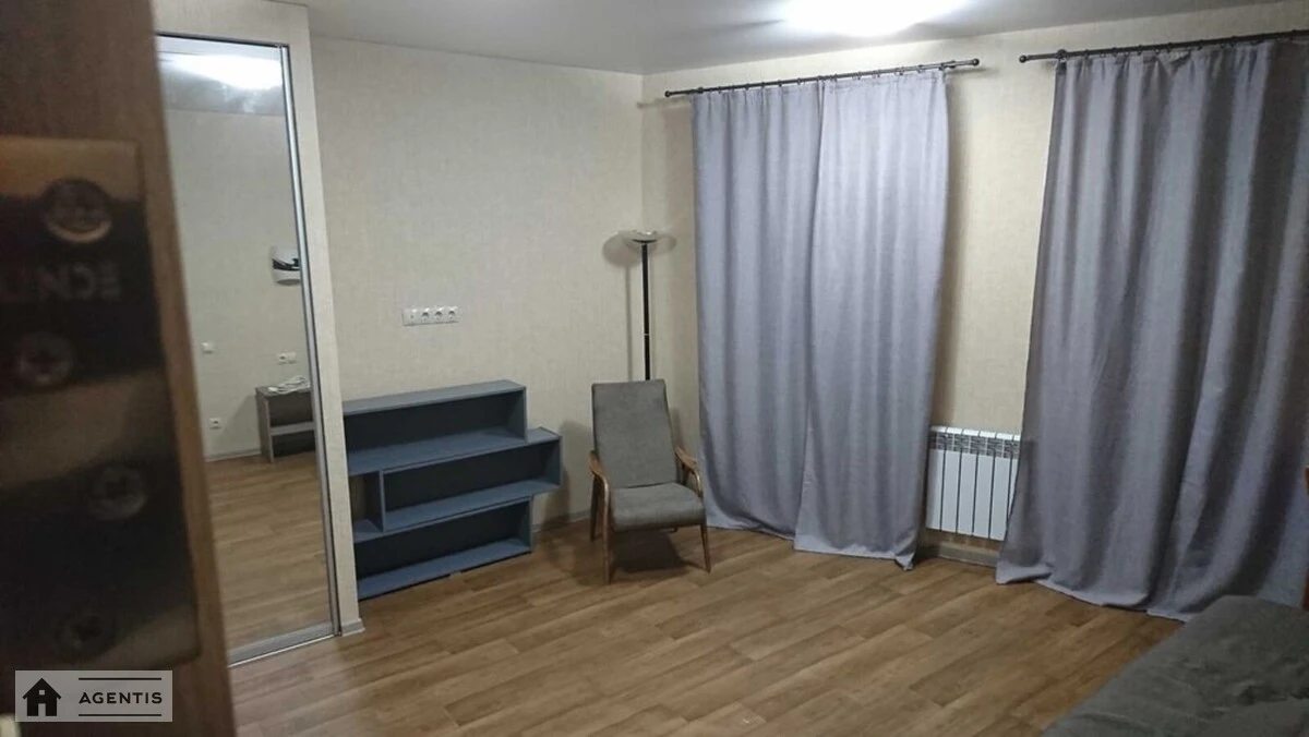 Сдам квартиру 2 комнаты, 54 m², 2 эт./5 этажей. 55, Козацкая 55, Киев. 