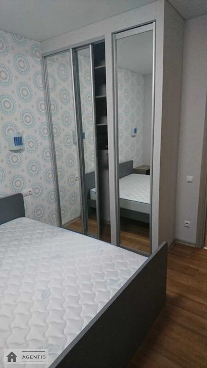 Здам квартиру 2 кімнати, 54 m², 2 пов./5 поверхів. 55, Козацька 55, Київ. 