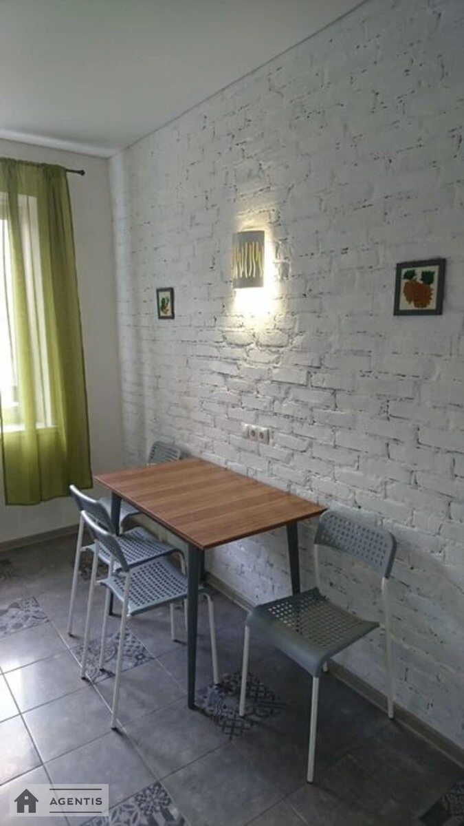 Apartment for rent 2 rooms, 54 m², 2nd fl./5 floors. 55, Kozatcka 55, Kyiv. 