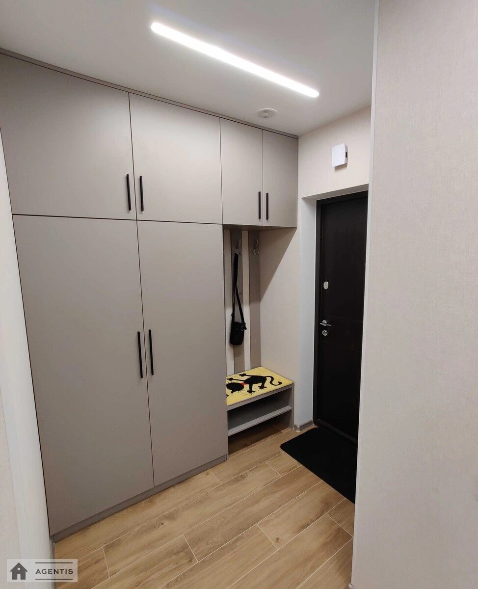 Сдам квартиру 2 комнаты, 68 m², 8 эт./25 этажей. Євгена Сверстюка вул. (Марини Раскової), Киев. 