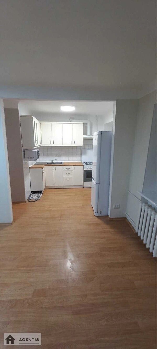 Apartment for rent 2 rooms, 42 m², 3rd fl./5 floors. Olzhycha, Kyiv. 