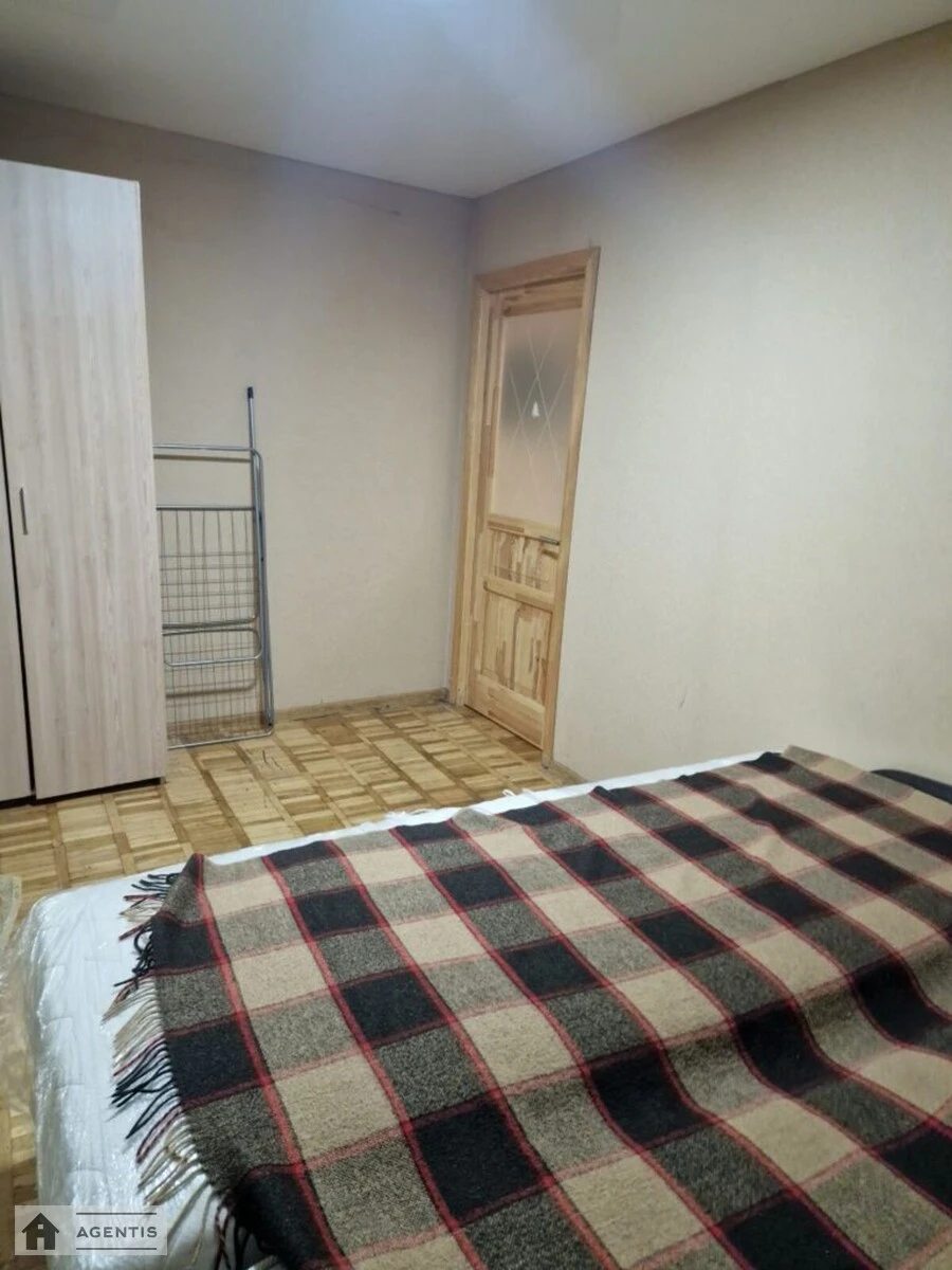 Здам квартиру 3 кімнати, 62 m², 1 пов./9 поверхів. Повітряних Сил просп. (Повітрофлотський), Київ. 