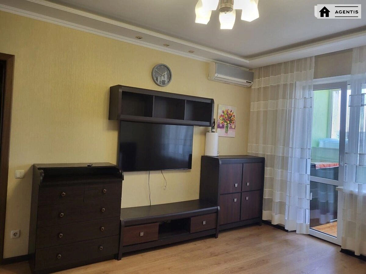 Сдам квартиру 1 комната, 43 m², 7 эт./16 этажей. 13, Академіка Палладіна просп., Киев. 