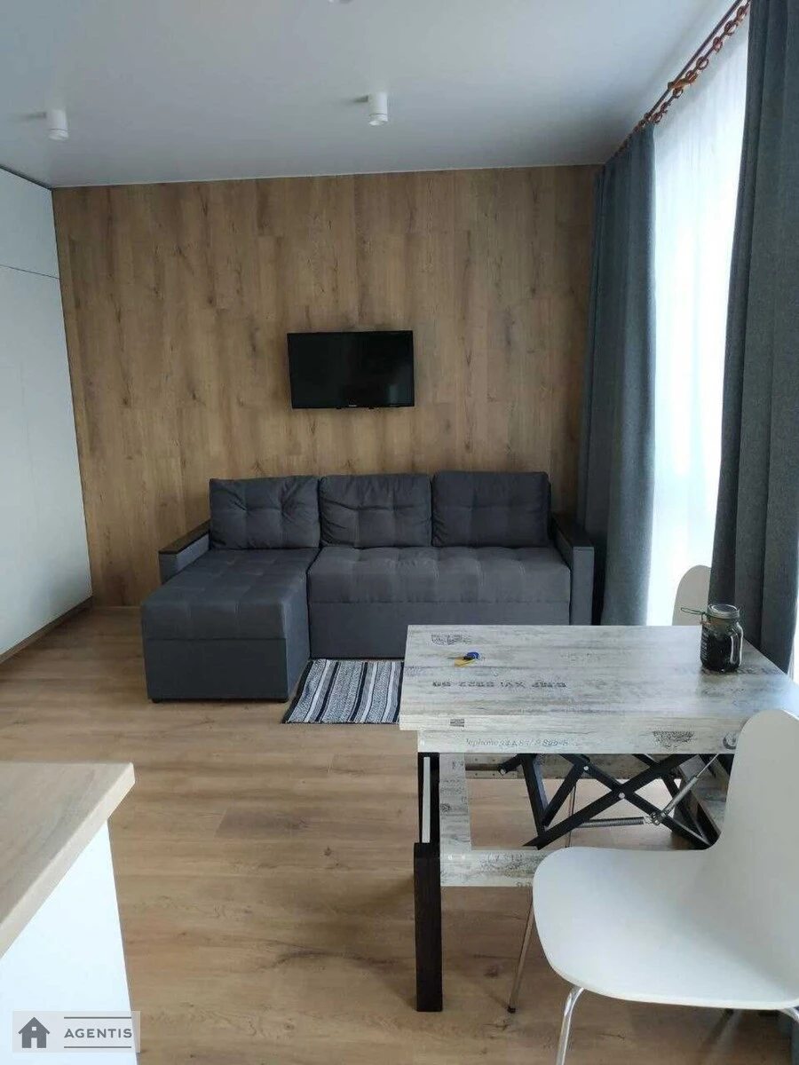 Сдам квартиру 1 комната, 23 m², 3 эт./3 этажа. Карпатская, Киев. 