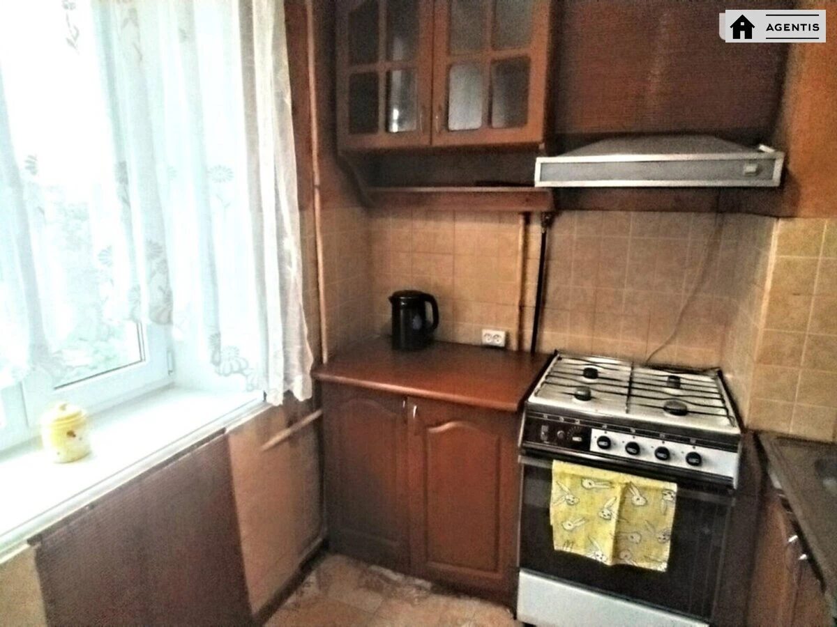 Сдам квартиру 2 комнаты, 47 m², 5 эт./9 этажей. 49, Олексія Тихого вул. (Виборзька), Киев. 