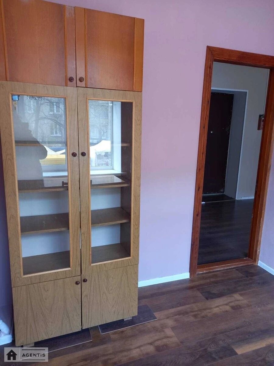 Apartment for rent 1 room, 30 m², 1st fl./5 floors. 39, Dzhona Makkeyna vul. Ivana Kudri, Kyiv. 