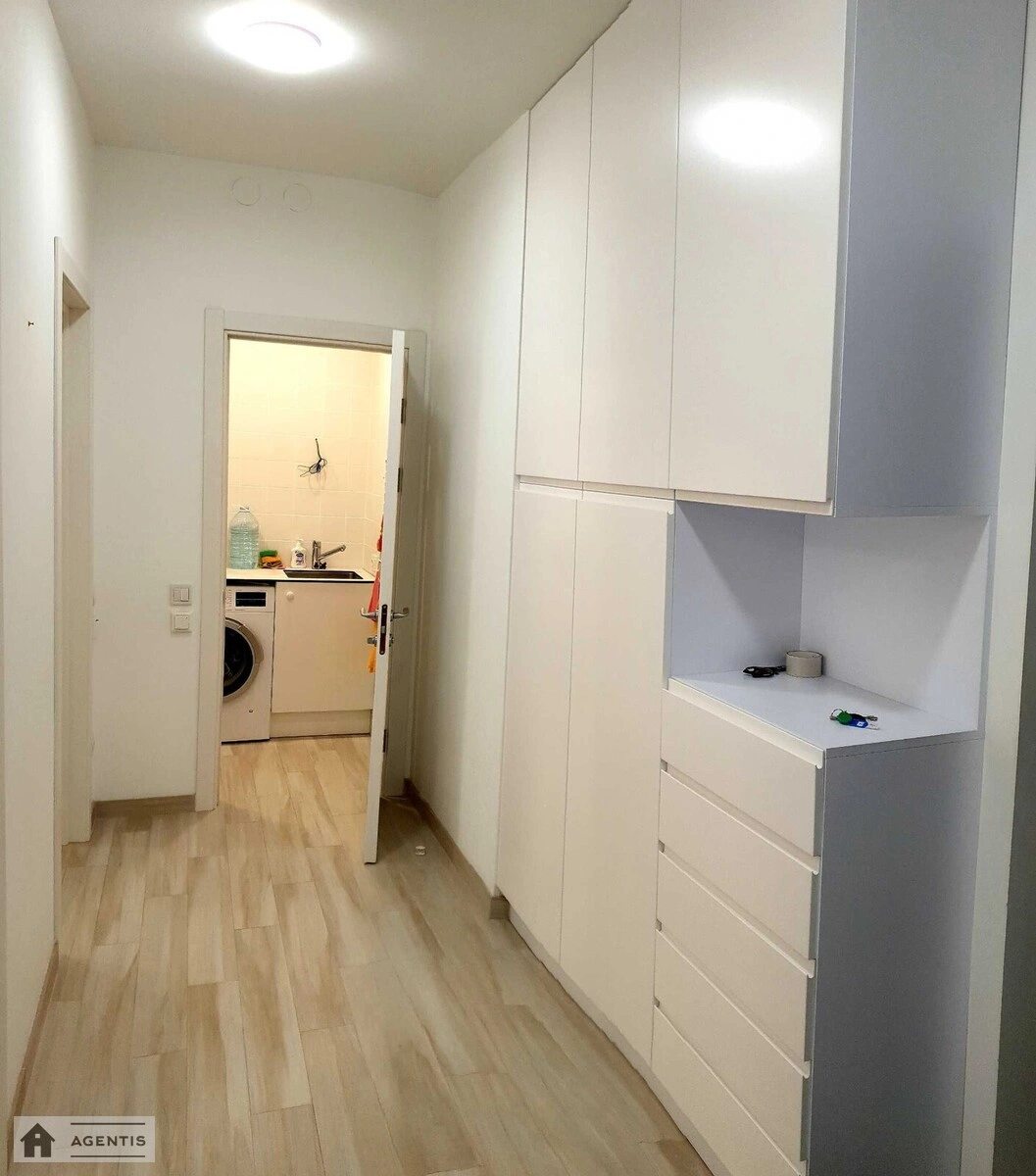 Сдам квартиру 2 комнаты, 62 m², 3 эт./16 этажей. Берестейський просп. (Перемоги), Киев. 