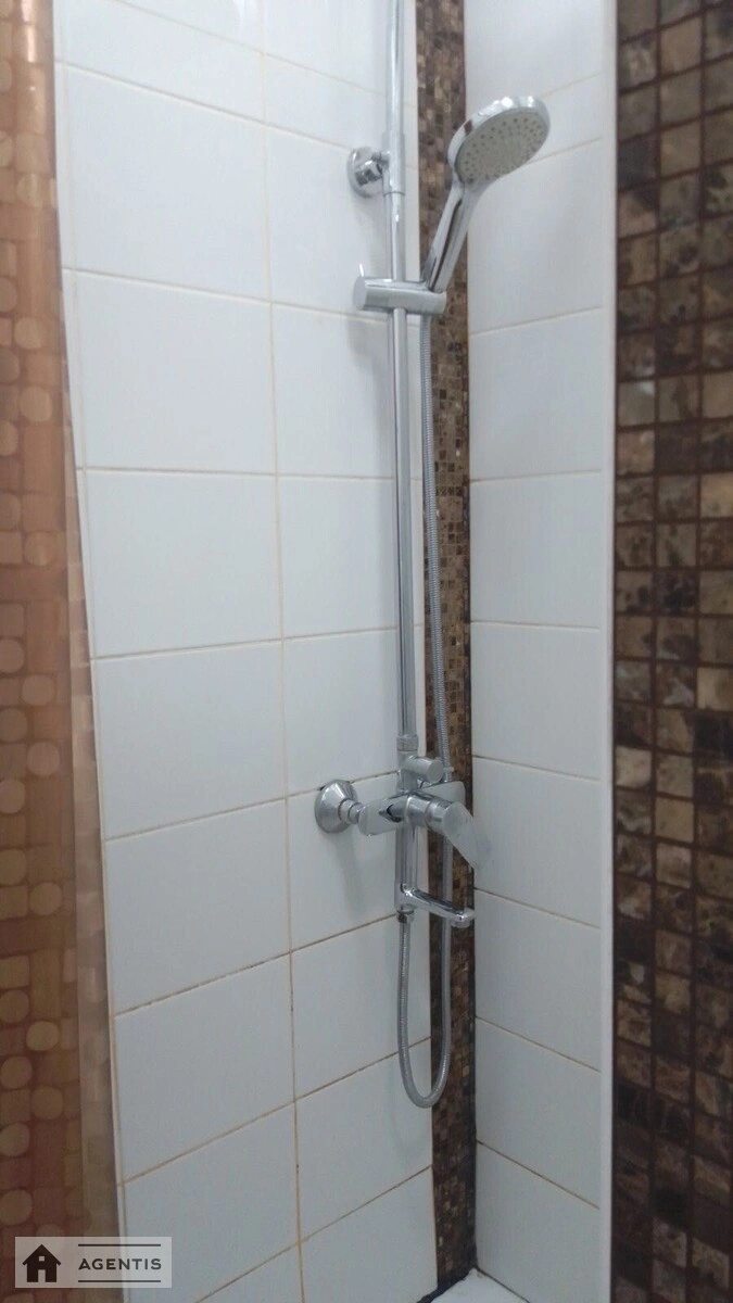 Здам квартиру 1 кімната, 39 m², 1 пов./3 поверхи. Подільський район, Київ. 