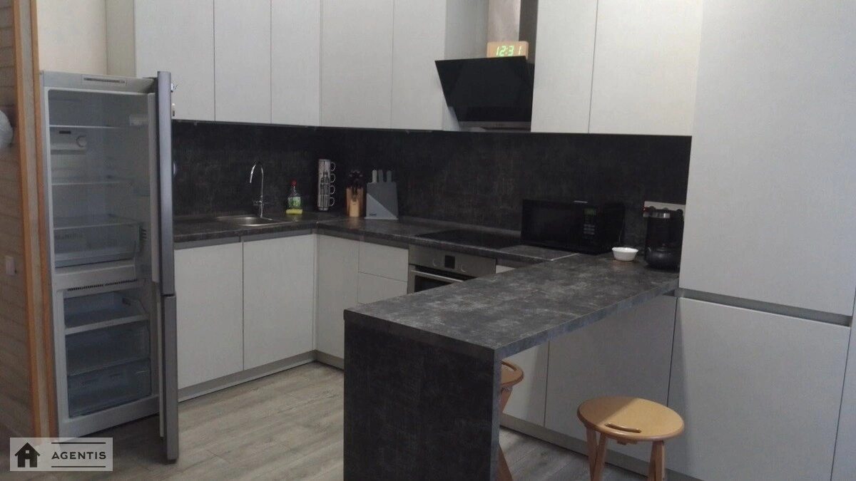 Apartment for rent 1 room, 39 m², 1st fl./3 floors. Podilskyy rayon, Kyiv. 