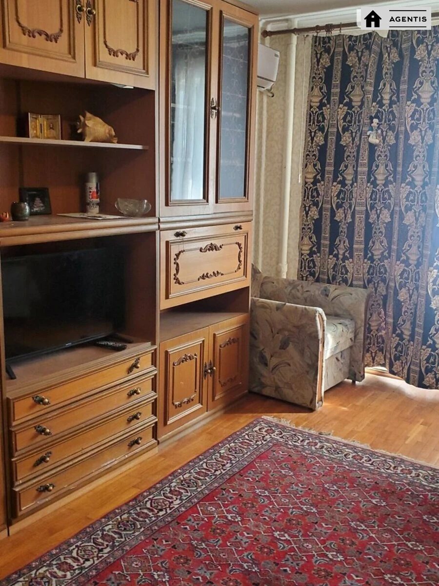 Сдам квартиру 2 комнаты, 60 m², 6 эт./10 этажей. 38, Рональда Рейгана вул. (Теодора Драйзера), Киев. 