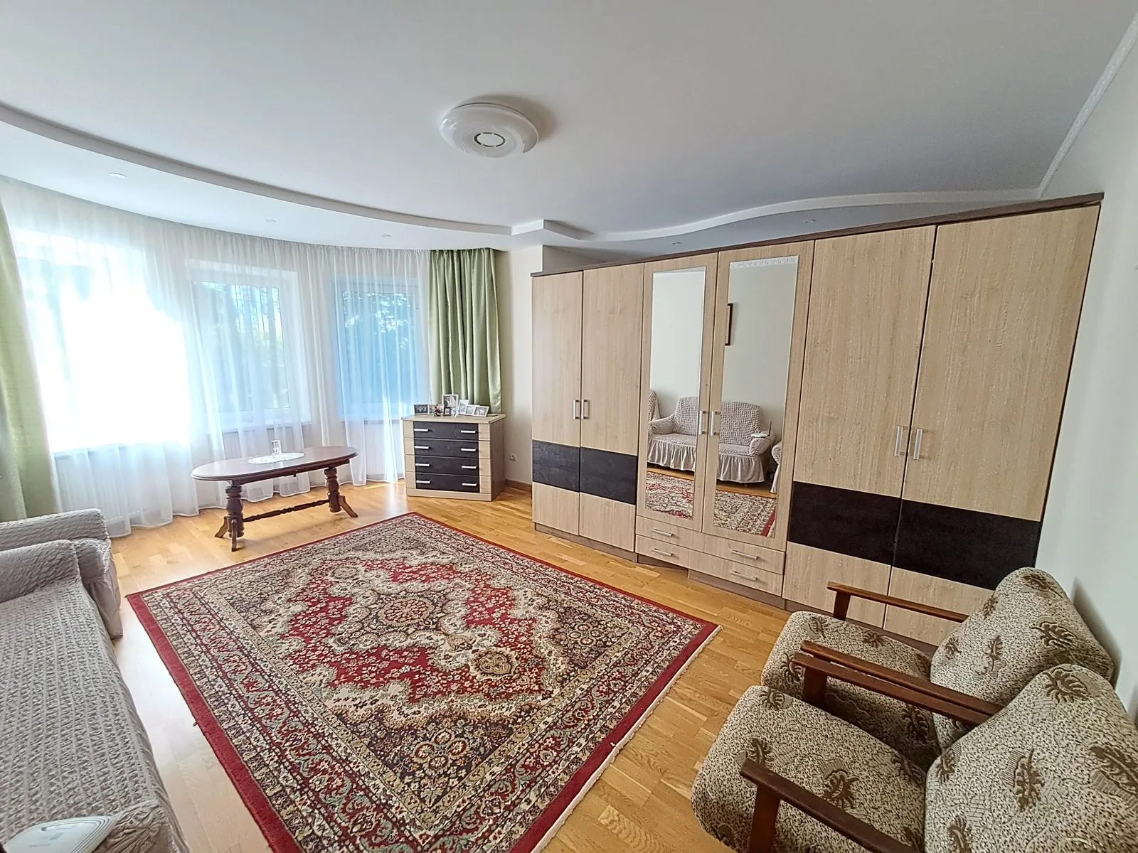 Apartments for sale 2 rooms, 76 m², 2nd fl./5 floors. Chernivetska vul., Ternopil. 