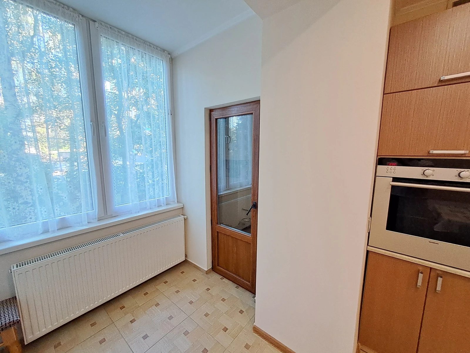 Apartments for sale 2 rooms, 76 m², 2nd fl./5 floors. Chernivetska vul., Ternopil. 