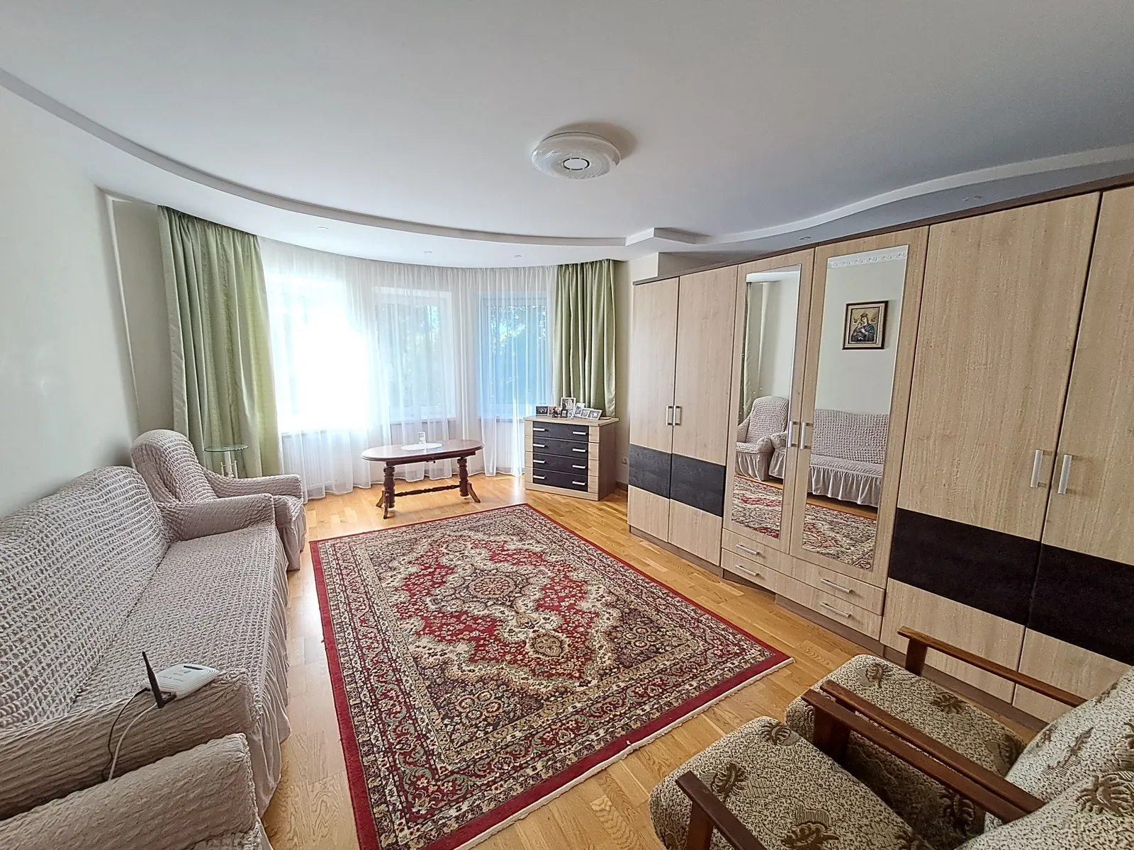 Apartments for sale 2 rooms, 76 m², 2nd fl./5 floors. Chernivetska vul., Ternopil. 