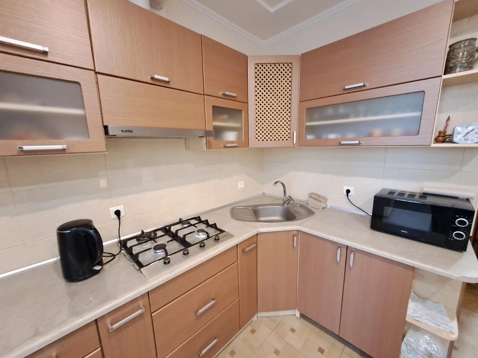 Продаж квартири 2 кімнати, 76 m², 2 пов./5 поверхів. Чернівецька вул., Тернопіль. 