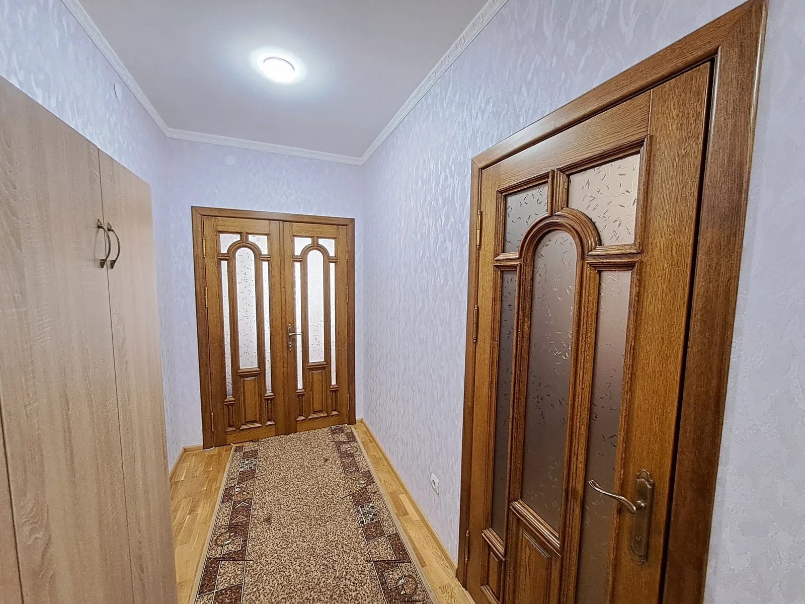 Apartments for sale 2 rooms, 76 m², 2nd fl./5 floors. Chernivetska vul., Ternopil. 