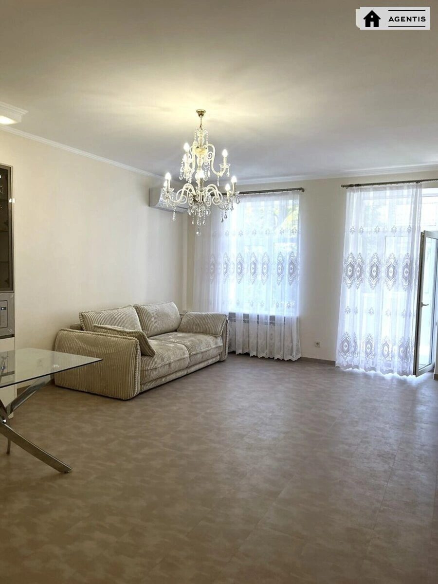 Сдам квартиру 2 комнаты, 65 m², 3 эт./3 этажа. 22, Константиновская 22, Киев. 