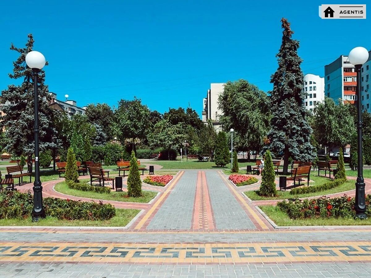 Здам квартиру 2 кімнати, 65 m², 3 пов./3 поверхи. 22, Костянтинівська 22, Київ. 