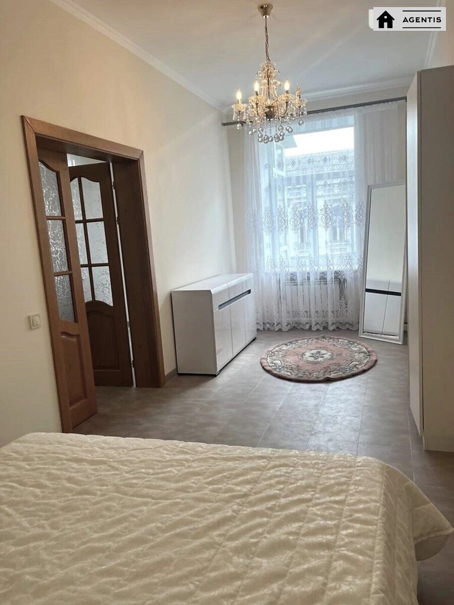 Сдам квартиру 2 комнаты, 65 m², 3 эт./3 этажа. 22, Константиновская 22, Киев. 