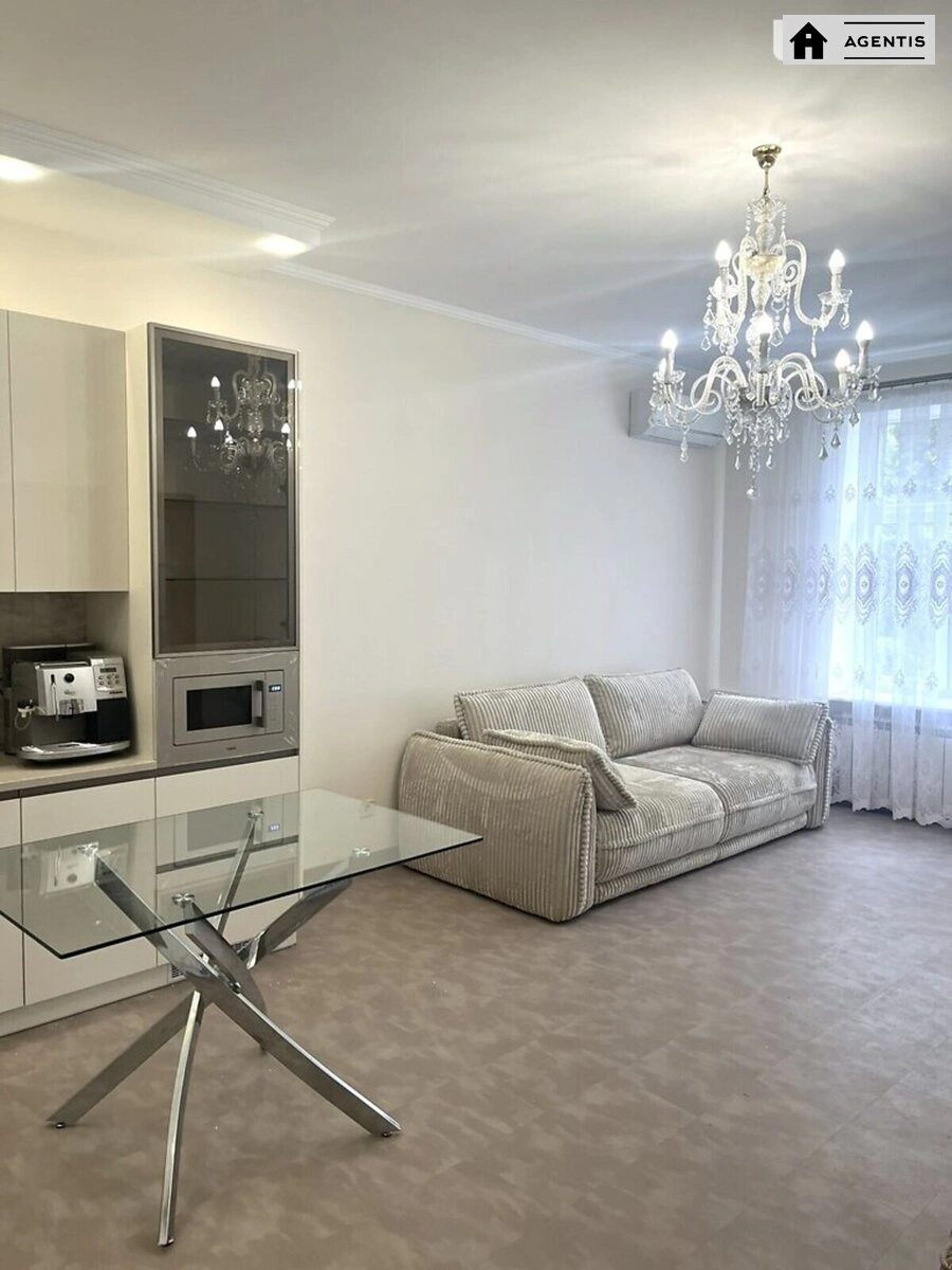 Сдам квартиру 2 комнаты, 65 m², 3 эт./3 этажа. 22, Константиновская 22, Киев. 